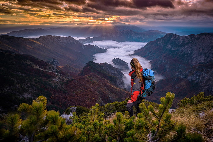 Enjoy More of Your Autumn Outdoors With These Best Hiking Thermos Models